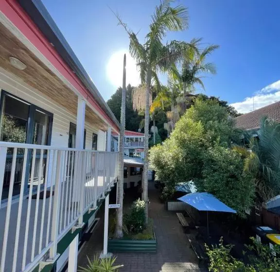 הוסטל Peppertree Lodge & Backpackers