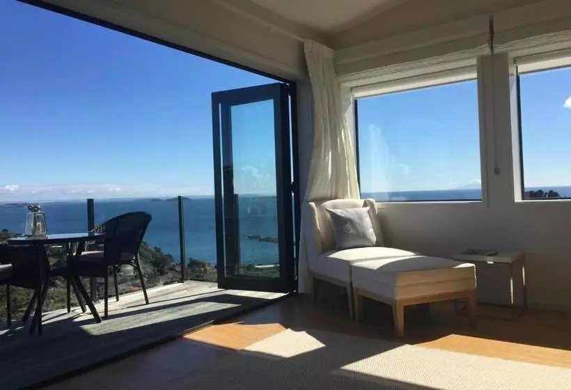 민박 Enclosure Bay