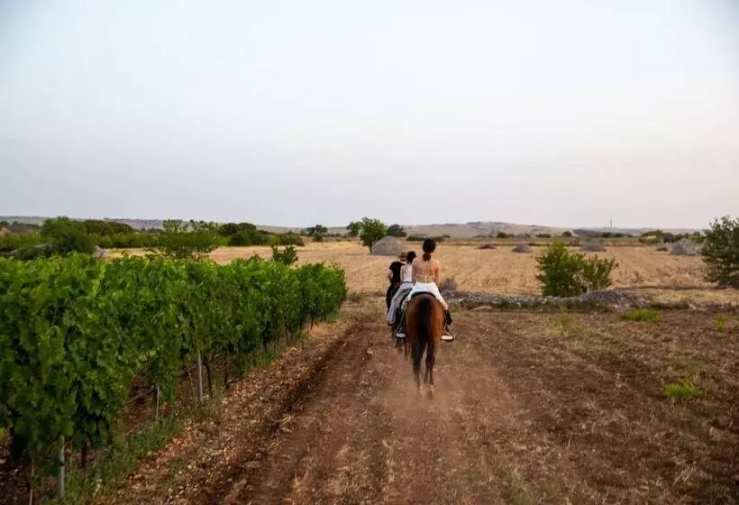 هتل Lama Di Luna Biomasseria