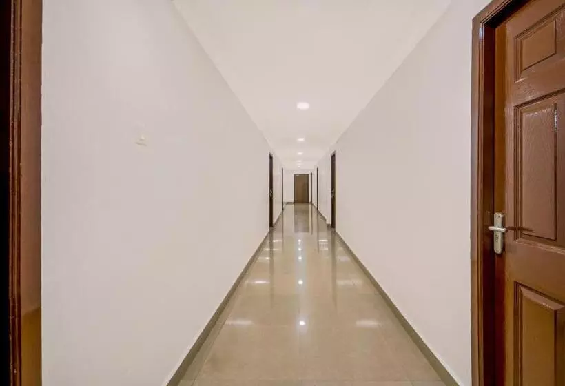 Hotel Treebo Ngh Transit