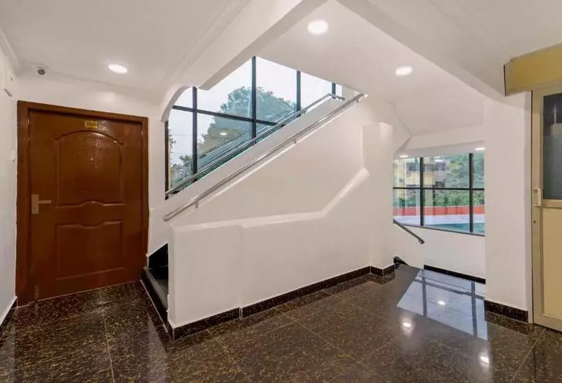 Hotel Treebo Ngh Transit