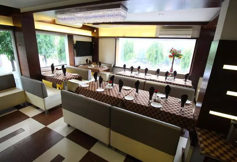 ホテル Oyo Premium Law Garden Ellibridge
