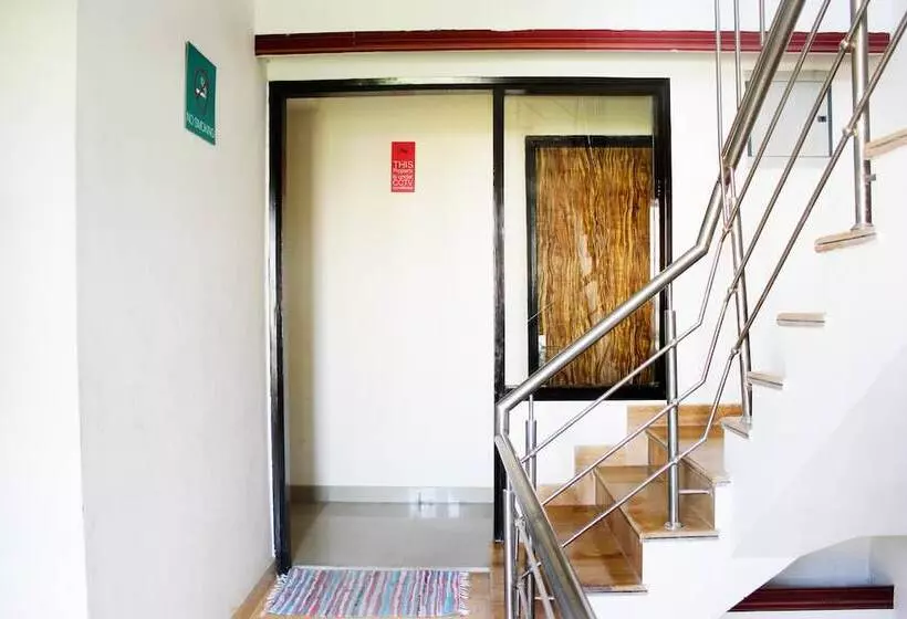 Отель Oyo Rooms Nehru Place Extension