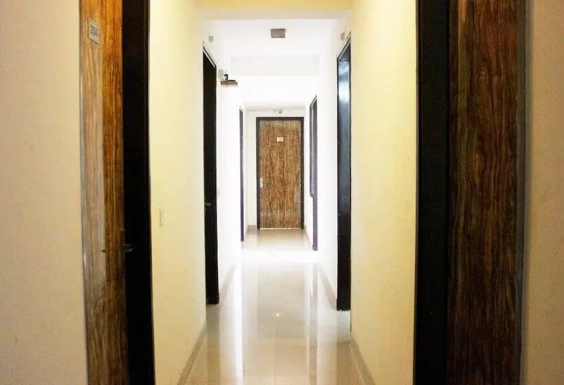 Отель Oyo Rooms Nehru Place Extension