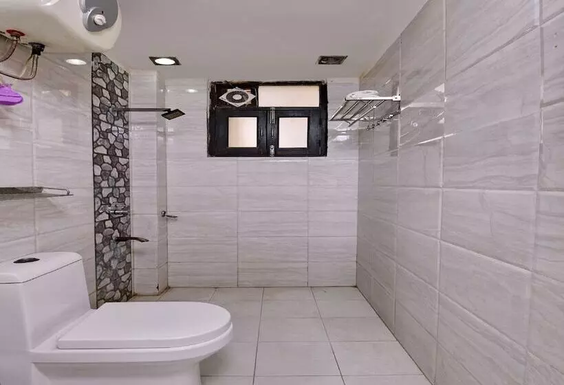 Отель Oyo Rooms Nehru Place Extension