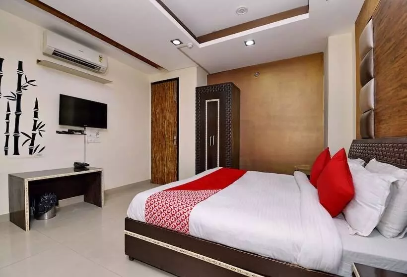 Отель Oyo Rooms Nehru Place Extension
