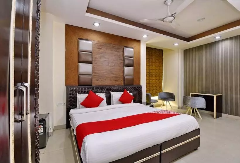 Отель Oyo Rooms Nehru Place Extension