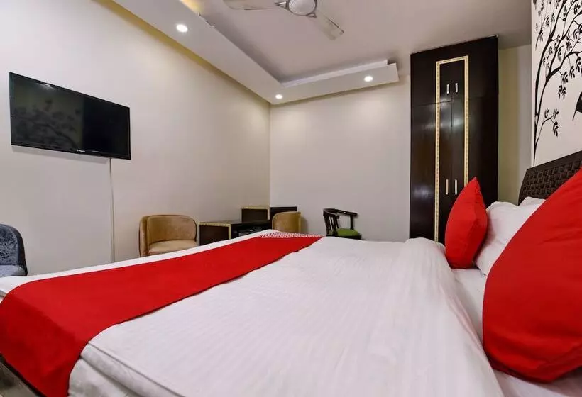 Отель Oyo Rooms Nehru Place Extension