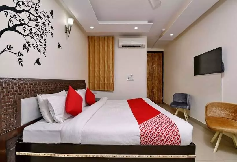 Отель Oyo Rooms Nehru Place Extension