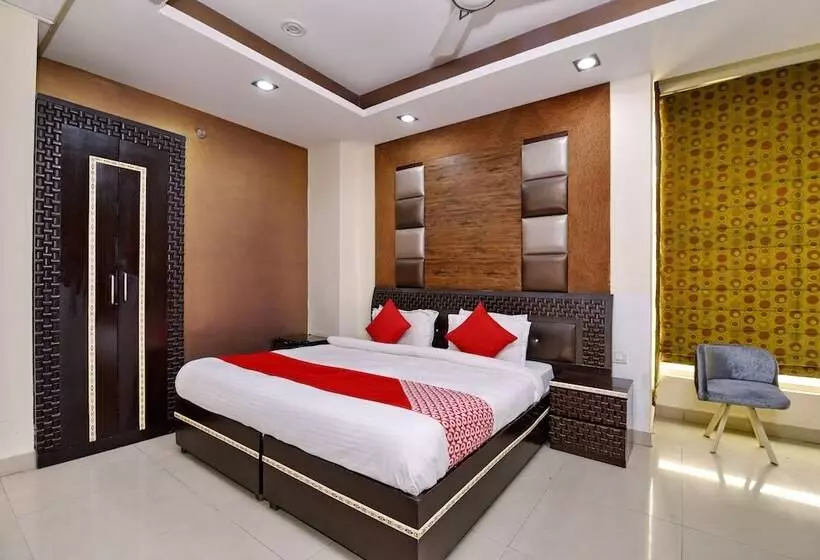 Отель Oyo Rooms Nehru Place Extension