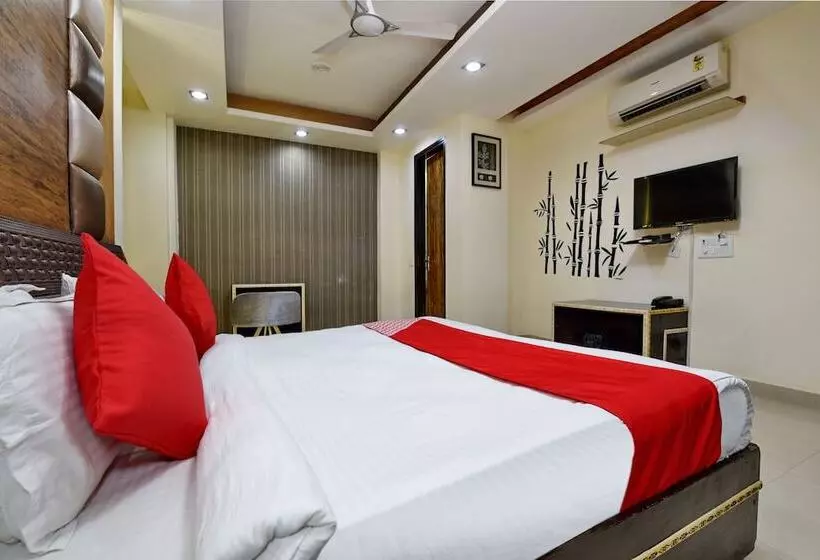 Отель Oyo Rooms Nehru Place Extension