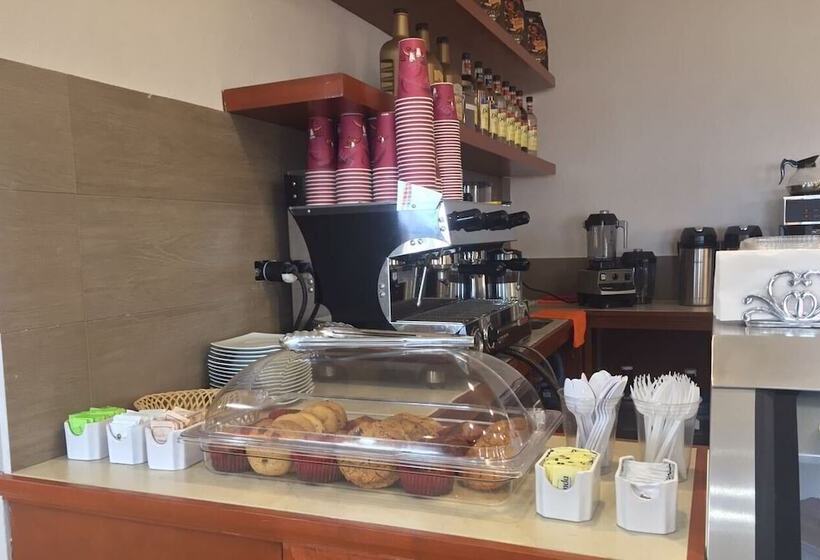 Отель Playa Del Sol