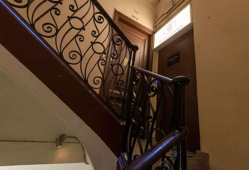 هتل Plaza Goya Rooms