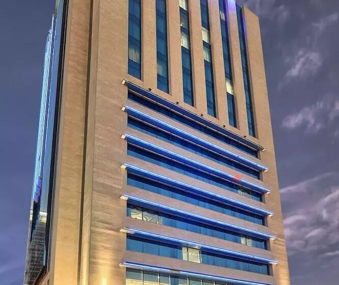 هتل Saraya Corniche