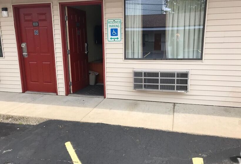 فندق على الطريق Budget Inn Williamsville