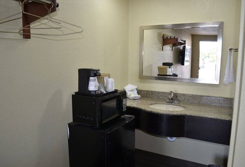 فندق على الطريق Budget Inn Williamsville