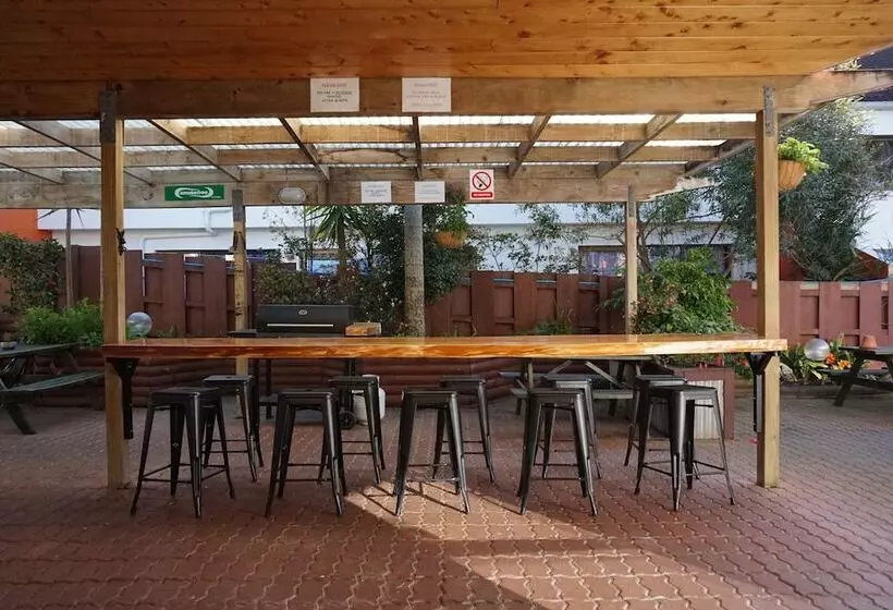 הוסטל Peppertree Lodge & Backpackers