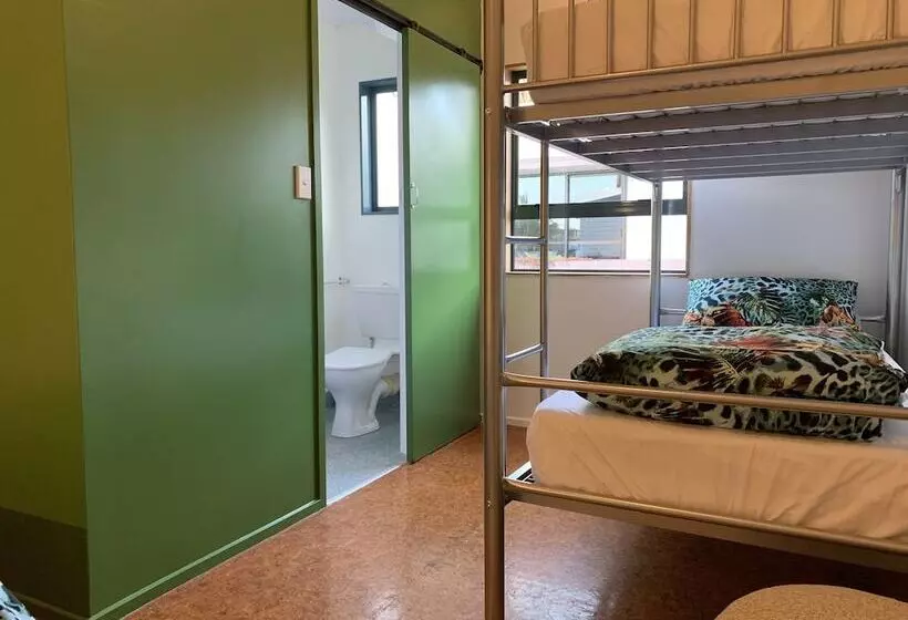 הוסטל Peppertree Lodge & Backpackers