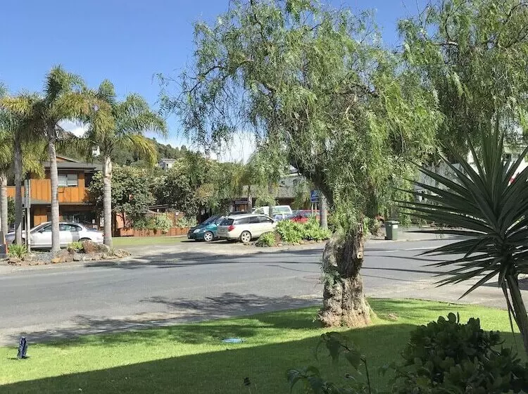 הוסטל Peppertree Lodge & Backpackers