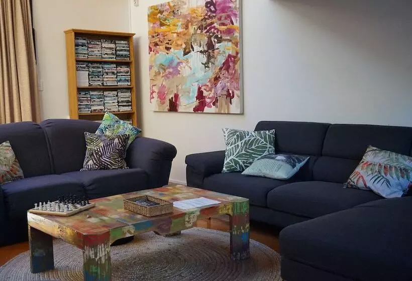 הוסטל Peppertree Lodge & Backpackers