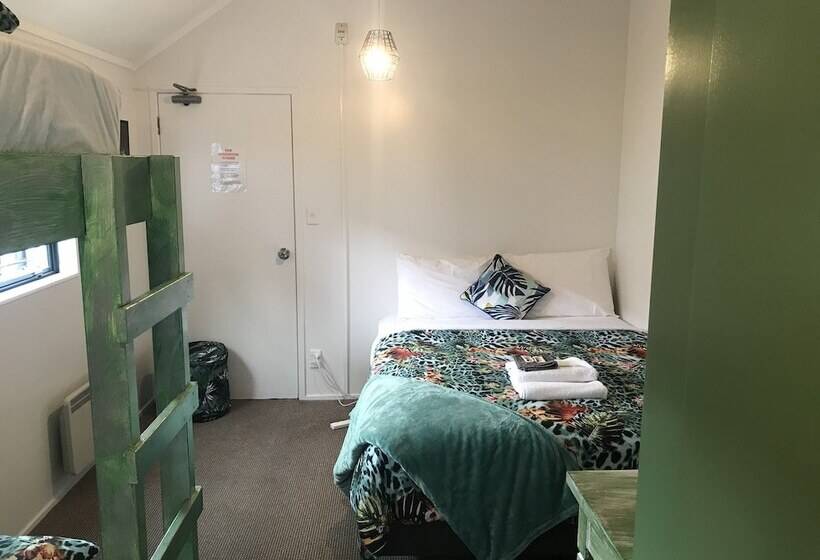 הוסטל Peppertree Lodge & Backpackers