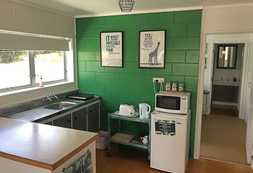 הוסטל Peppertree Lodge & Backpackers