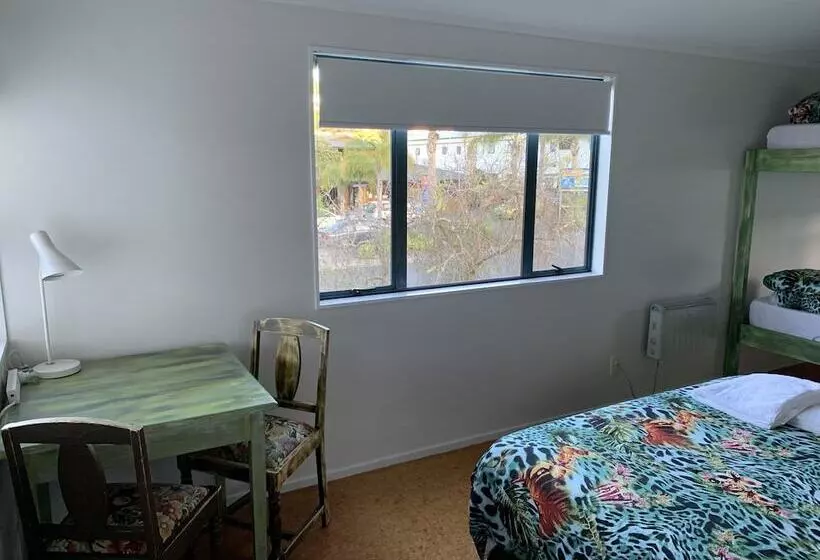 הוסטל Peppertree Lodge & Backpackers