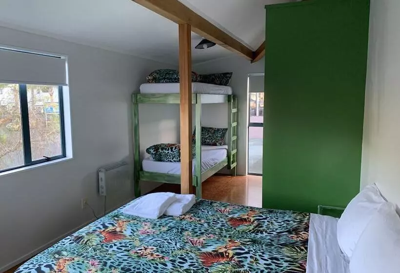 הוסטל Peppertree Lodge & Backpackers