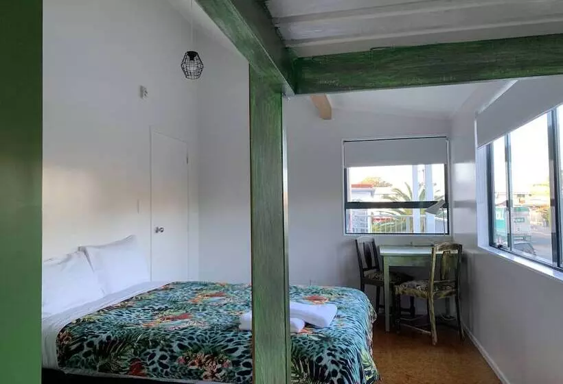 הוסטל Peppertree Lodge & Backpackers