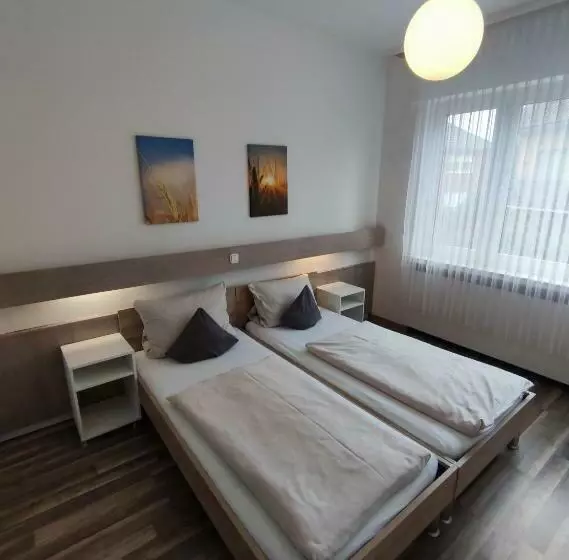 Hotelli Gästehaus Am Bahnhof, Self Check In