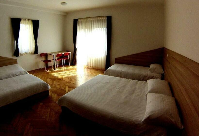 تختخواب و صبحانه Sweet Dreams Rooms And Apartments Postojna