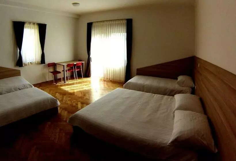 تختخواب و صبحانه Sweet Dreams Rooms And Apartments Postojna