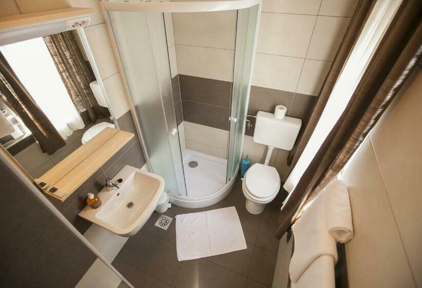 تختخواب و صبحانه Sweet Dreams Rooms And Apartments Postojna