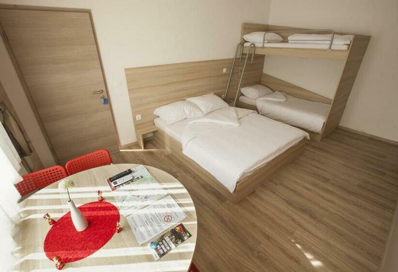 تختخواب و صبحانه Sweet Dreams Rooms And Apartments Postojna