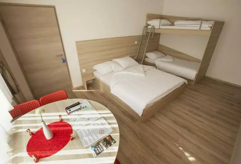 تختخواب و صبحانه Sweet Dreams Rooms And Apartments Postojna