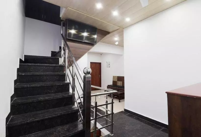 هتل Fabexpress Kalsia Home Stay