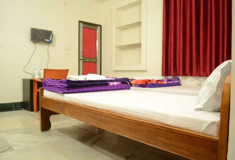 Отель Alok House