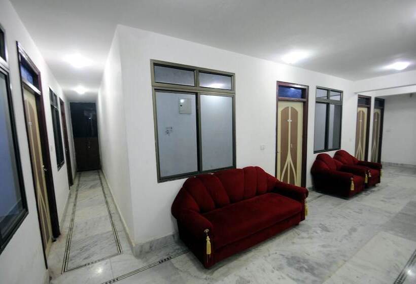 Отель Alok House