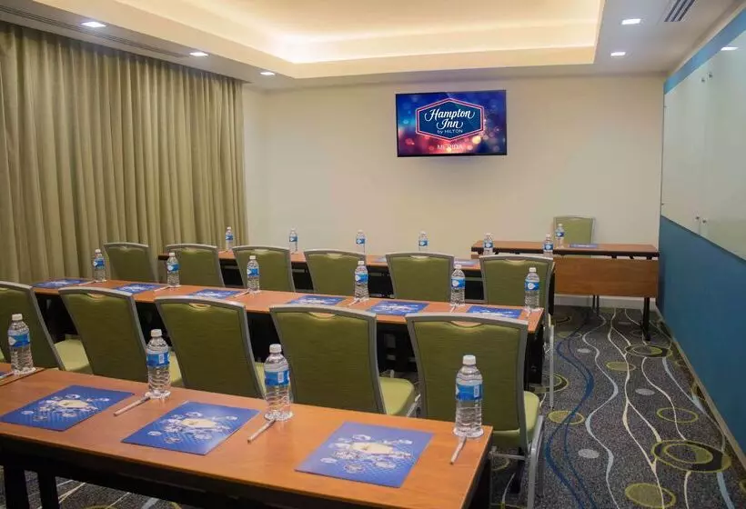 هتل Hampton Inn By Hilton Merida