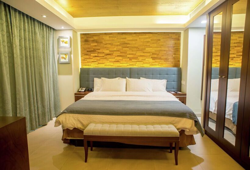 Отель Hampton Inn By Hilton Merida