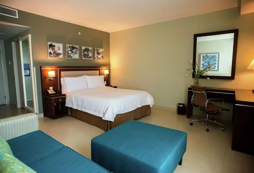 هتل Hampton Inn By Hilton Merida