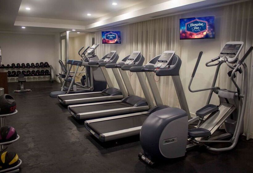 Отель Hampton Inn By Hilton Merida