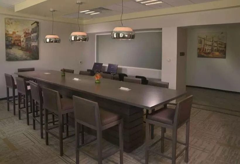 هتل Hampton Inn By Hilton Zacatecas