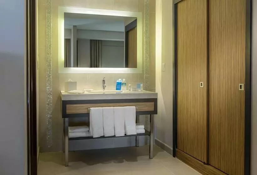 هتل Hampton Inn By Hilton Zacatecas
