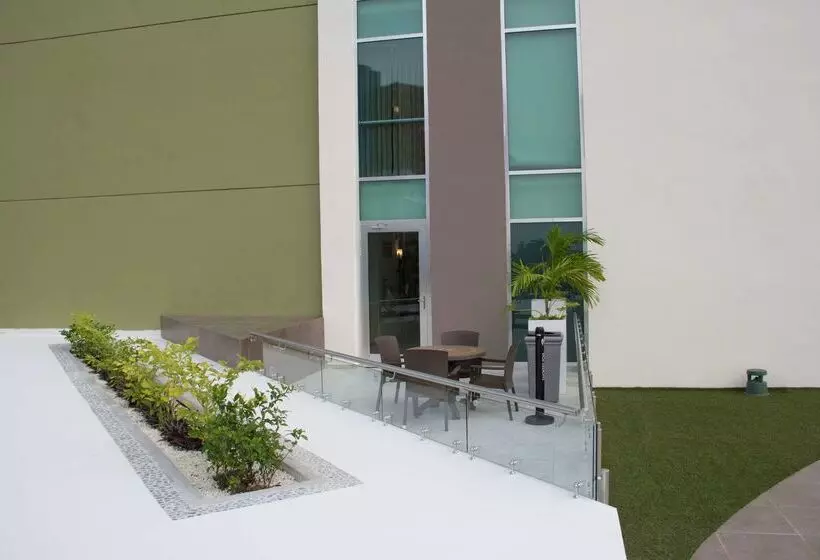 هتل Hampton Inn By Hilton Villahermosa