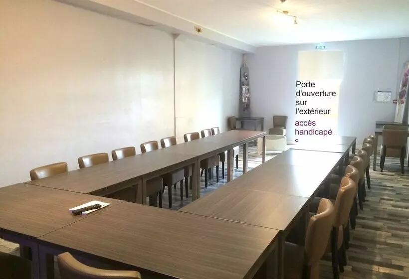 هتل Hôtel De La Beauronne