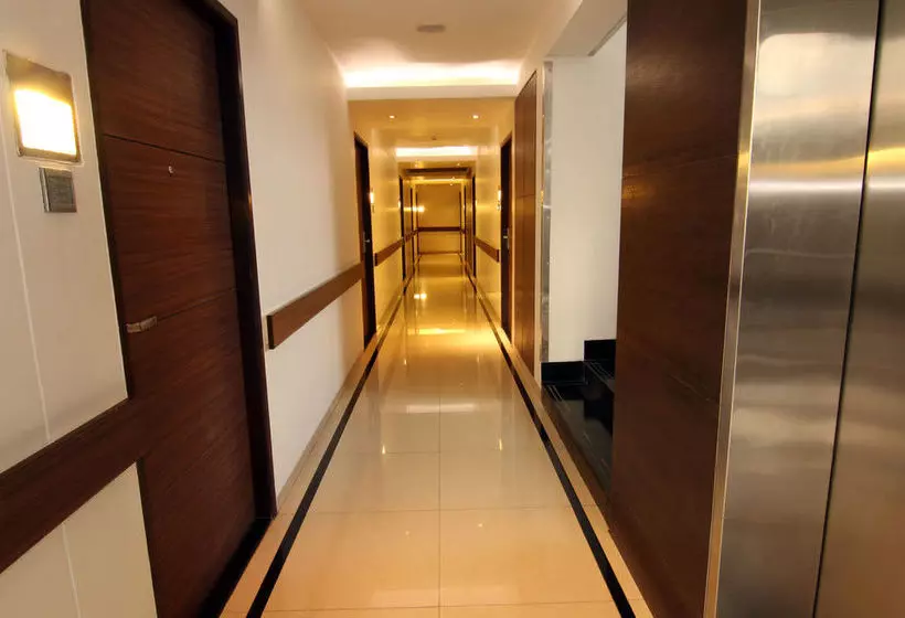 ホテル Oyo Premium Andheri East Seepz