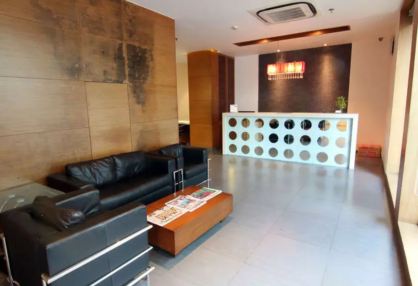 ホテル Oyo Premium Andheri East Seepz