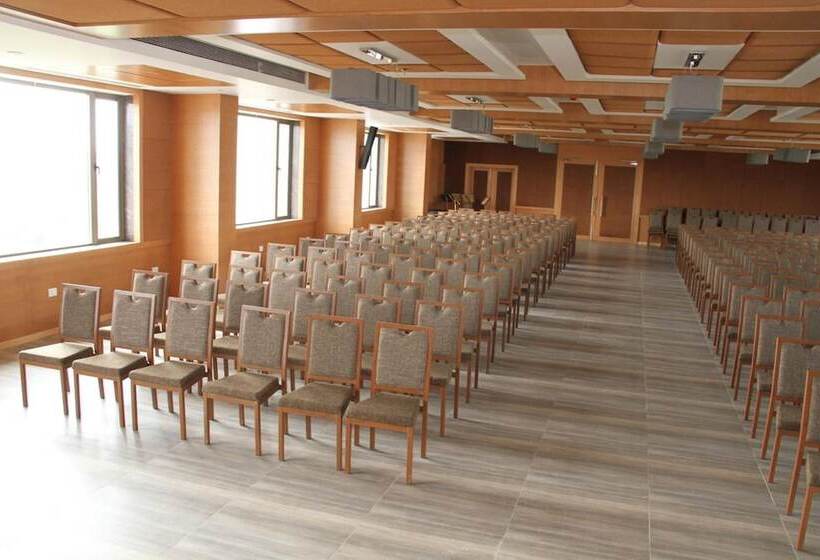 فندق The Fern Residency Somnath