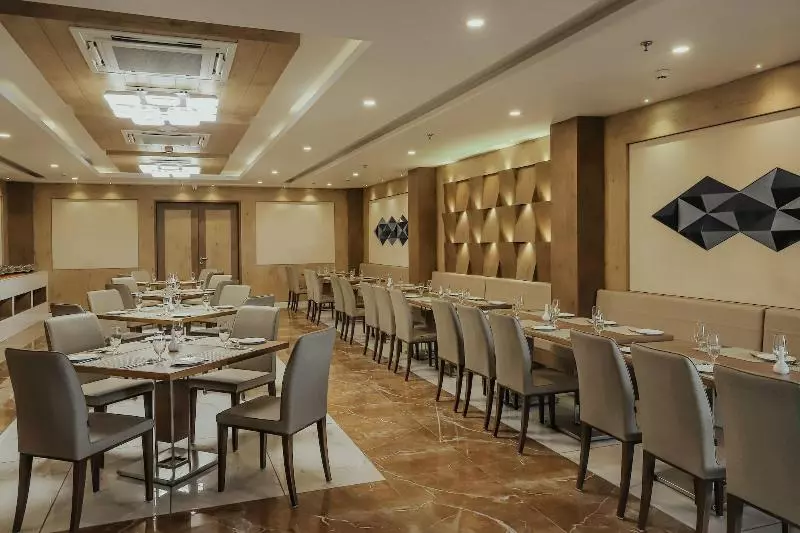 호텔 The Fern Residency Somnath